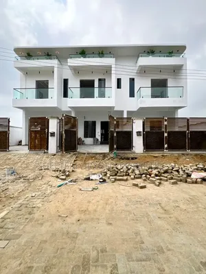 3bdrm House in Off Lekki-Epe Expressway for sale