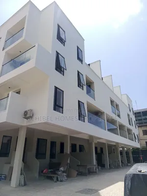 4bdrm Duplex in Off Ademola for rent