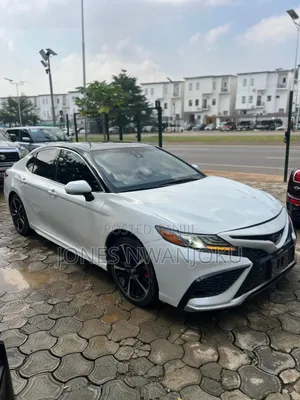 Toyota Camry XSE (2.5L 4cyl 8A) 2019 White