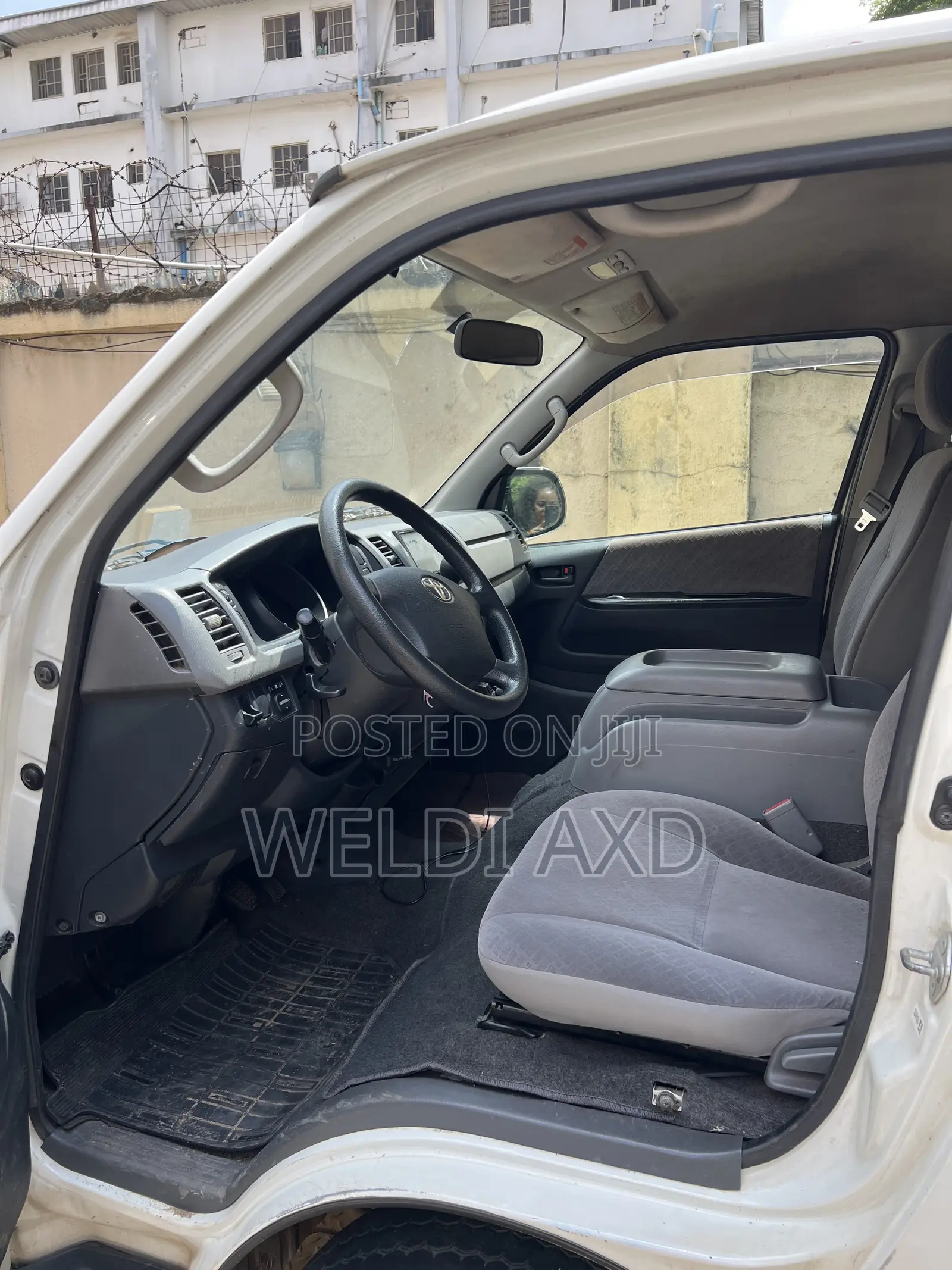 Toyota HiAce 2015 White