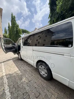 Toyota HiAce 2015 White