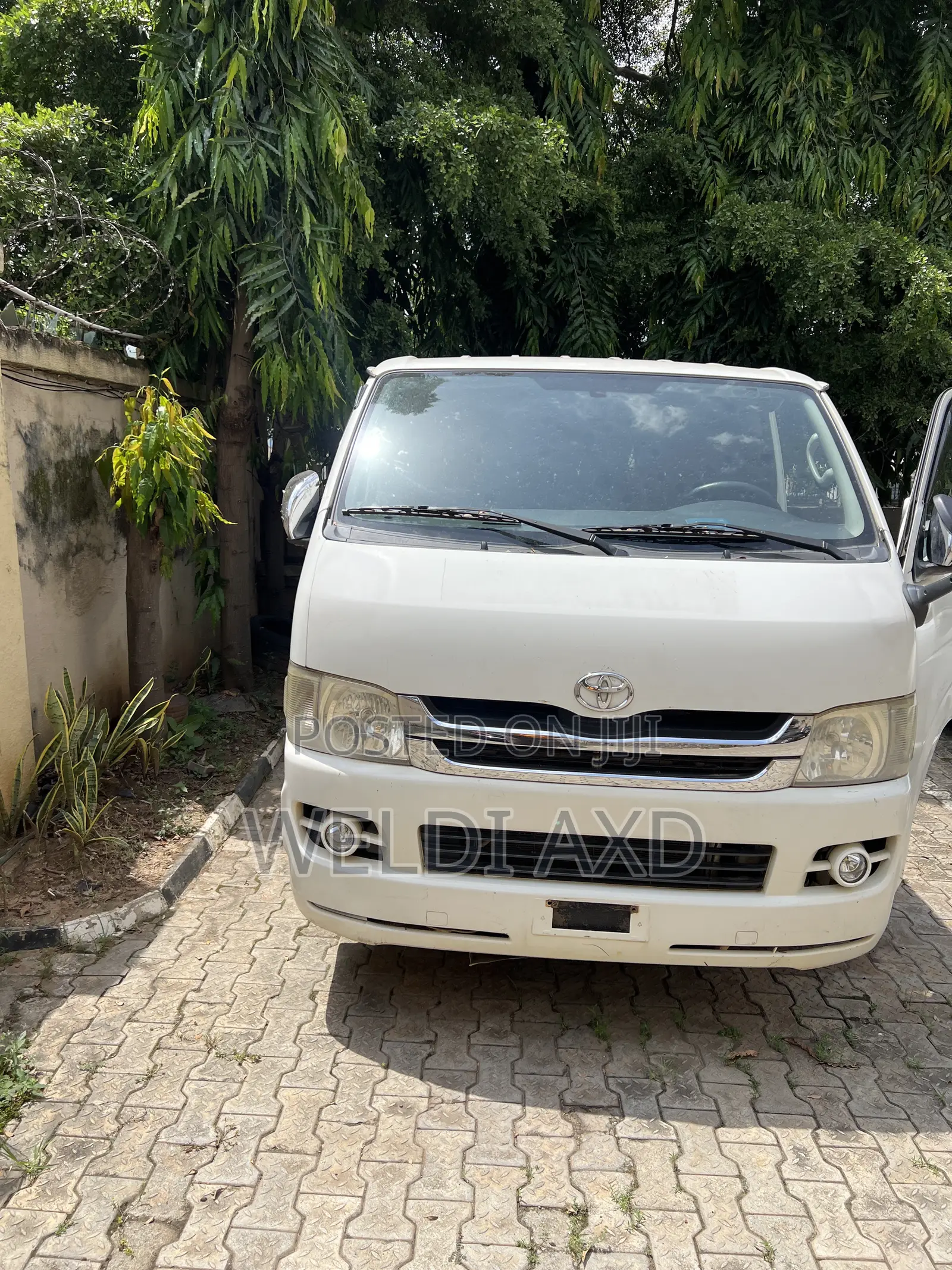 Toyota HiAce 2015 White