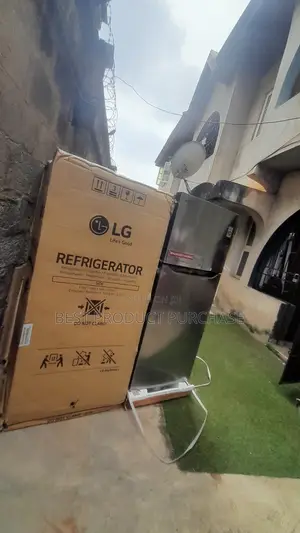 LG Smart Inverter Fridge With Spacious 260L Interior