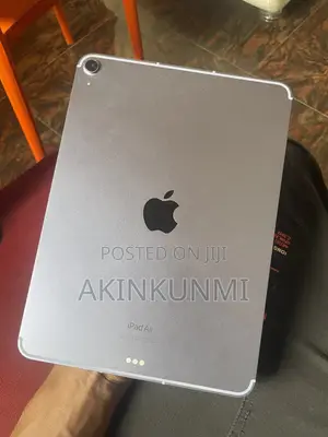 Apple iPad Air (2022) 256 GB Silver