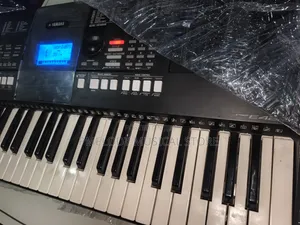 Yamaha PSR E423