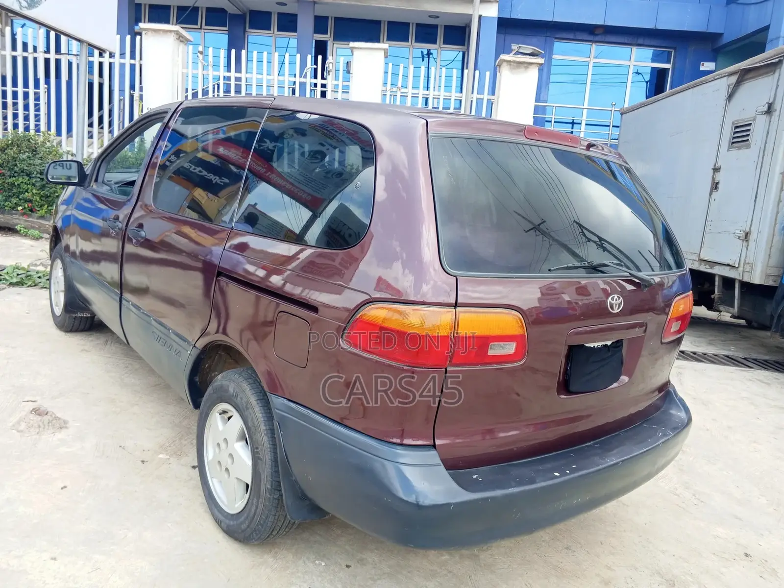 Toyota Sienna 2000 Brown