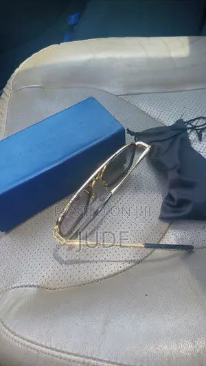 Loius Vuitton Glasses (LV)