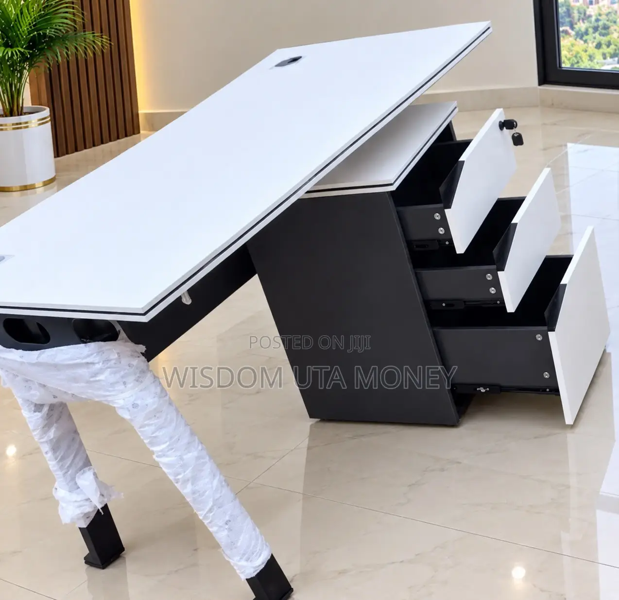 Luxury Modern Executive Office Desk With 3 Drawers – White & Black