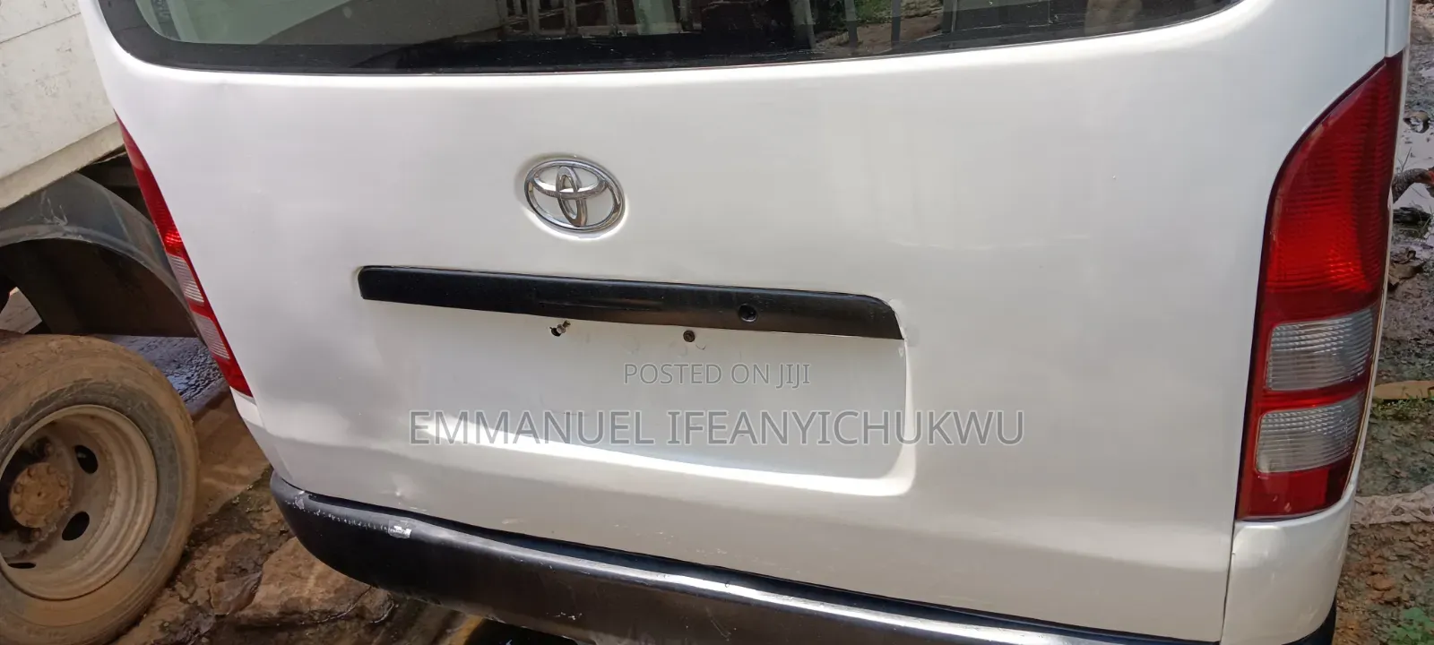 Toyota HiAce 2010 White