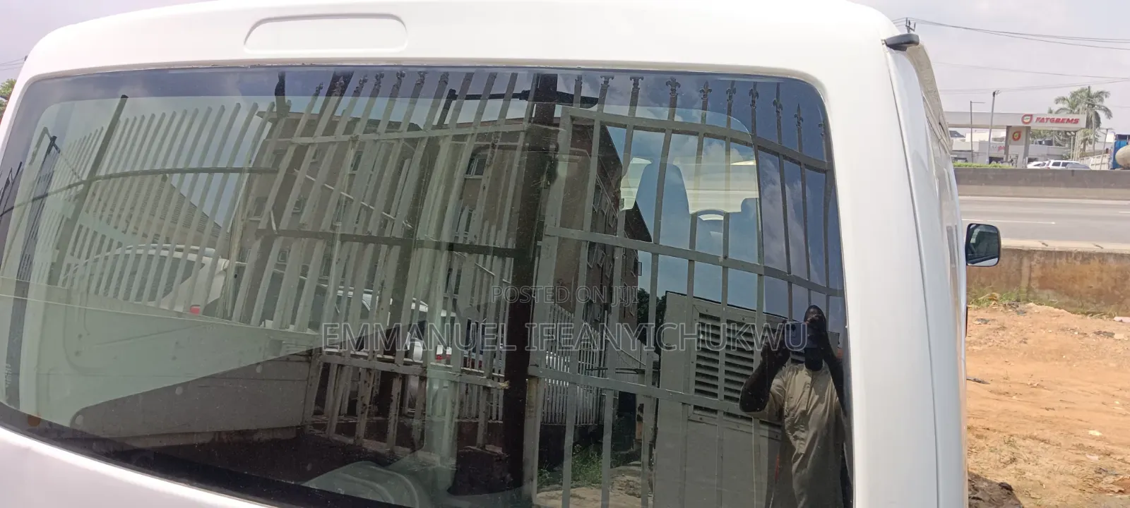 Toyota HiAce 2010 White