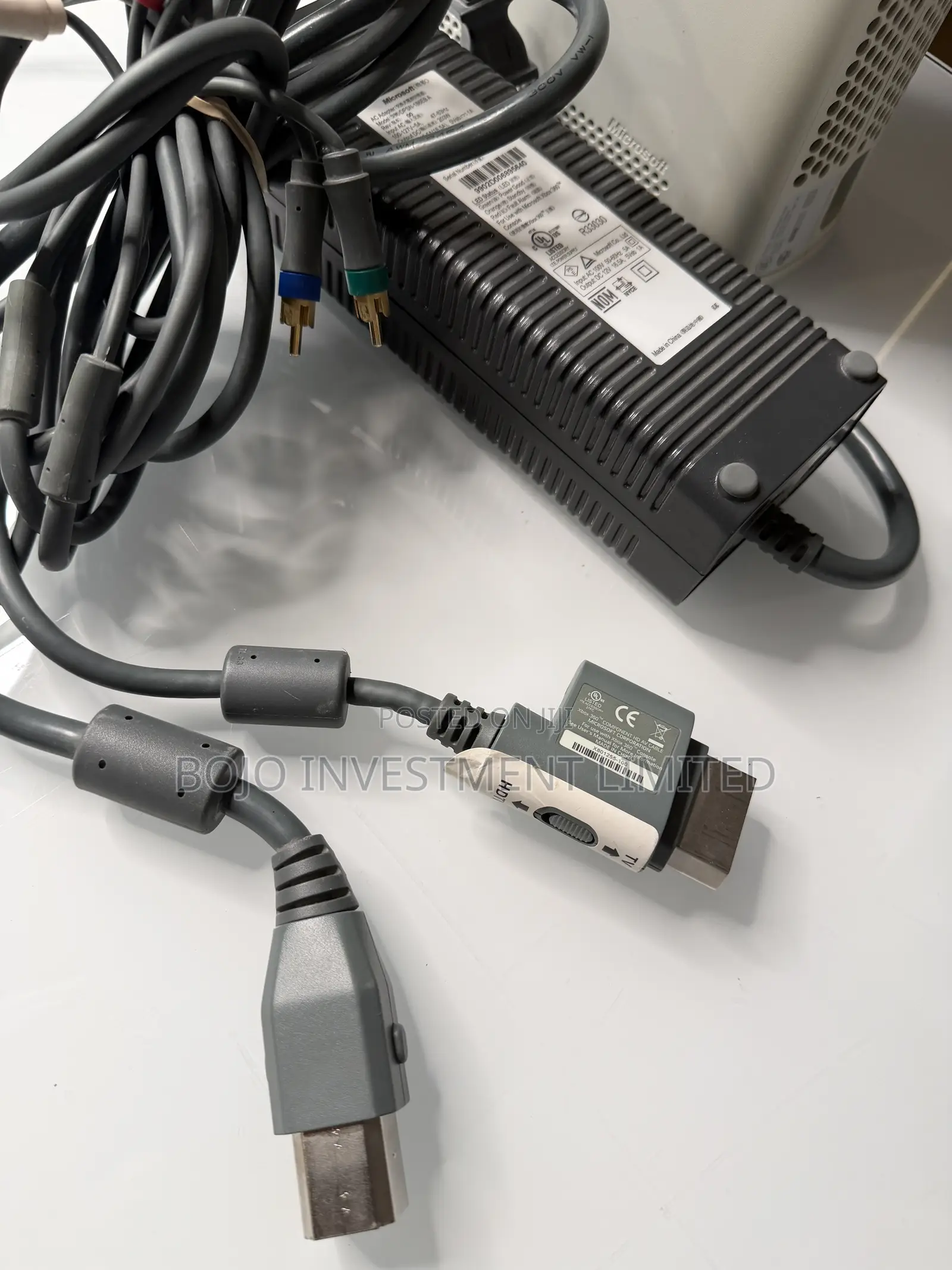 Xbox 360 / Hard Disk Drive(HDD) / 1 Controller/ Power Adapter
