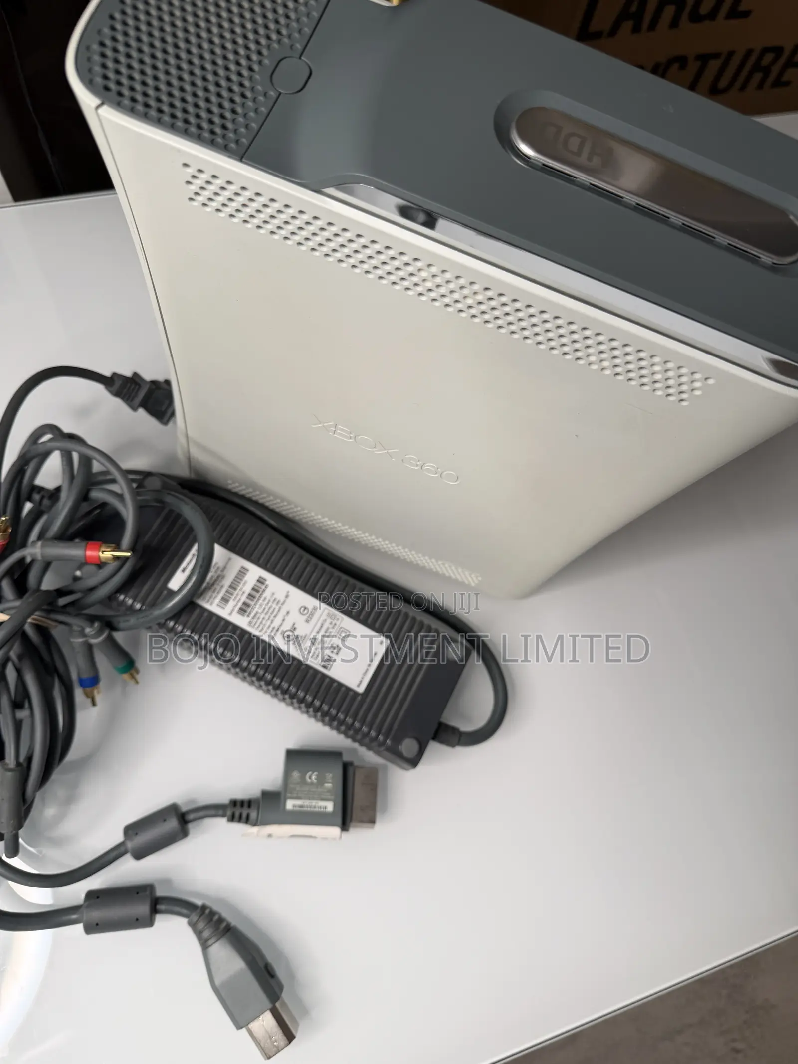Xbox 360 / Hard Disk Drive(HDD) / 1 Controller/ Power Adapter
