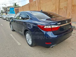 Lexus ES 2014 Blue