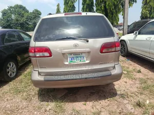 Toyota Sienna 2001 Gold