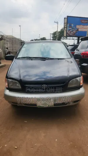 Toyota Sienna LE 4dr 1999 Black