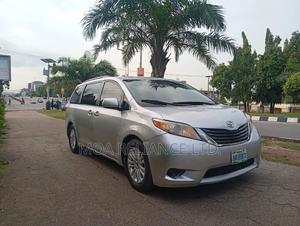 Toyota Sienna XLE Premium 8 Passenger (3.5L 6cyl 6A) 2016 Silver