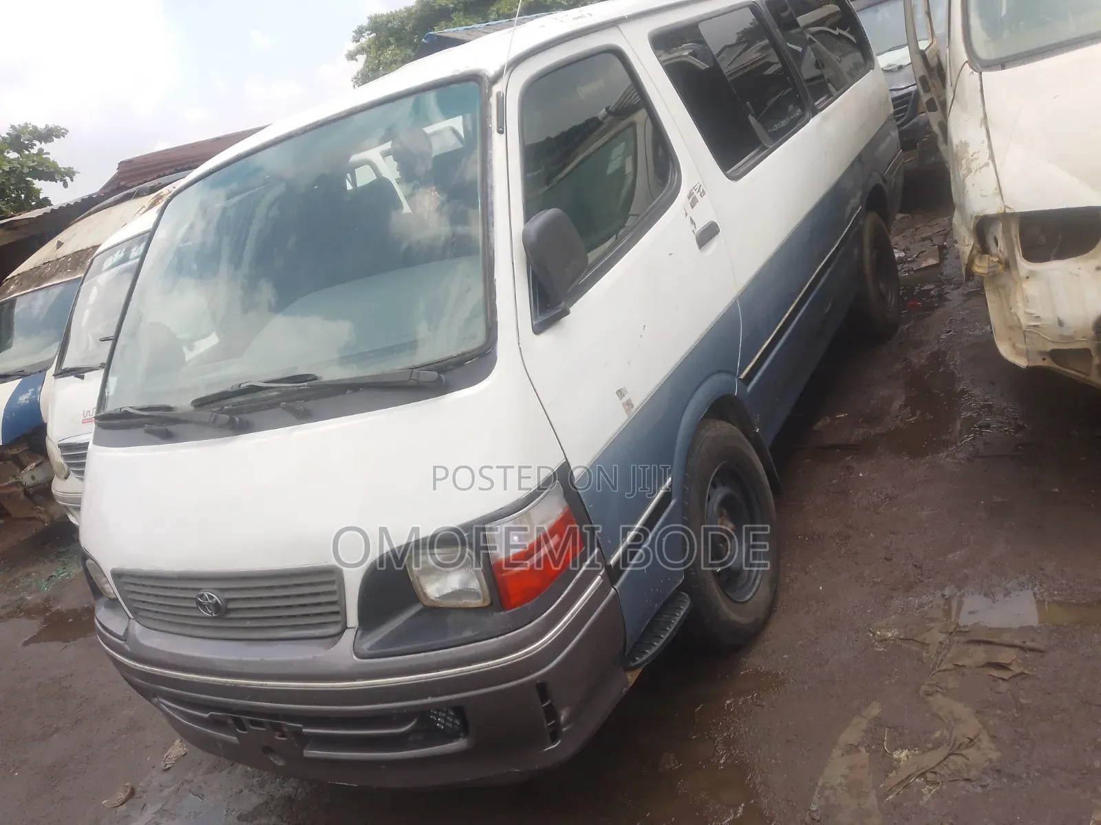 Toyota HiAce 2000 White