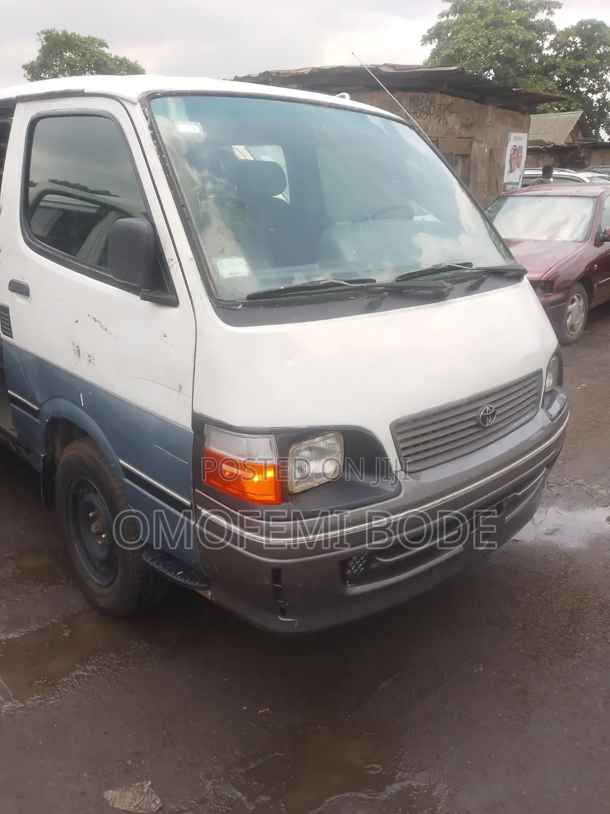 Toyota HiAce 2000 White
