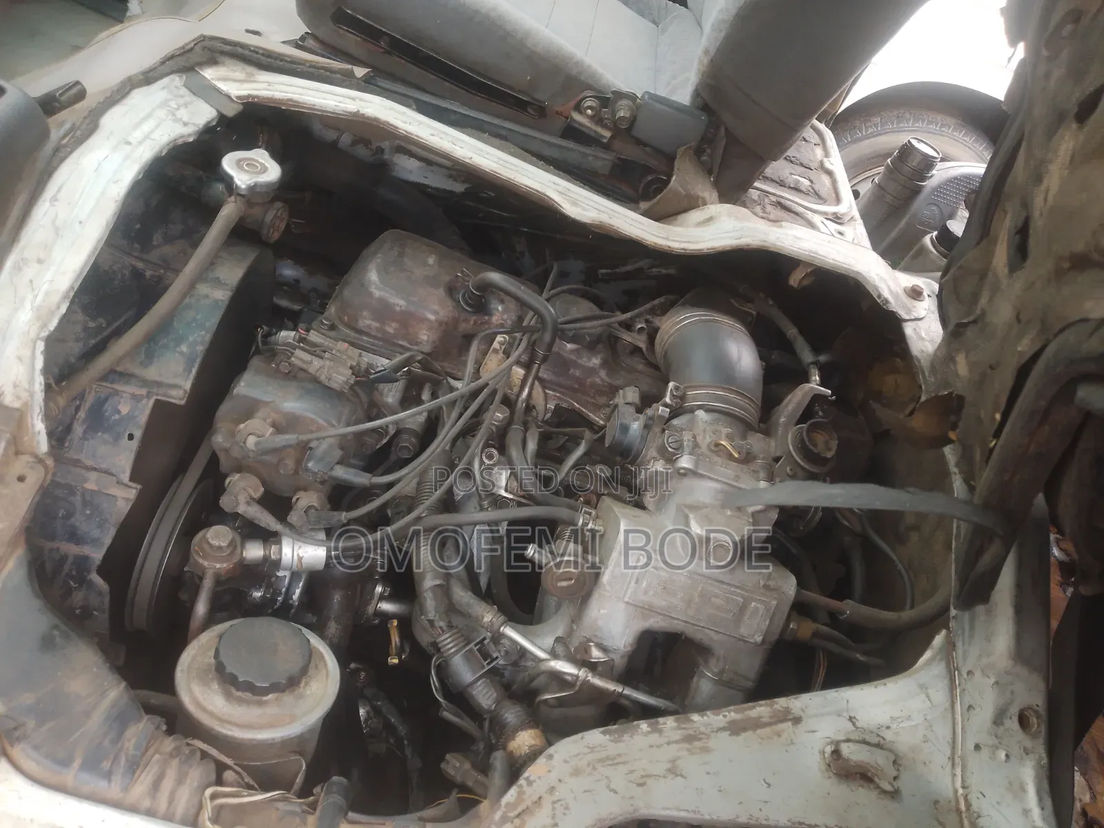 Toyota HiAce 2000 White