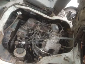 Toyota HiAce 2000 White