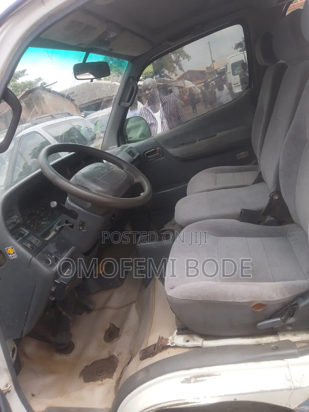 Toyota HiAce 2000 White