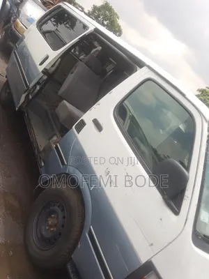 Toyota HiAce 2000 White