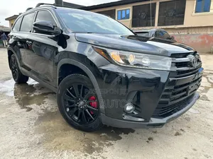Toyota Highlander SE 2019 Black