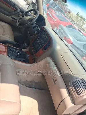 Lexus LX 470 1999 Gold