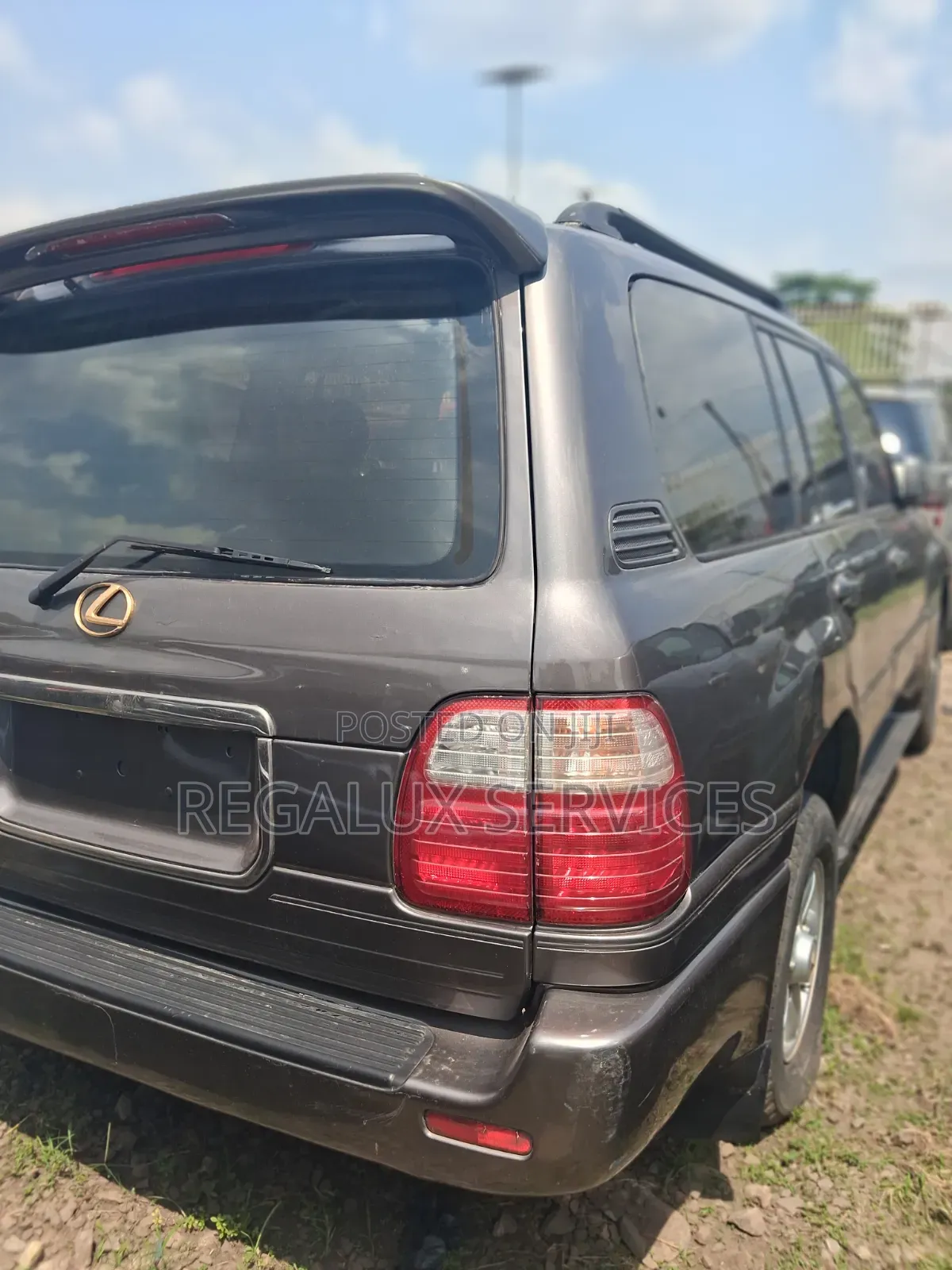 Lexus LX 470 1999 Gold