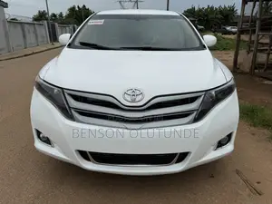 Toyota Venza LE 2010 Off white