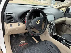 Toyota Venza LE 2010 Off white