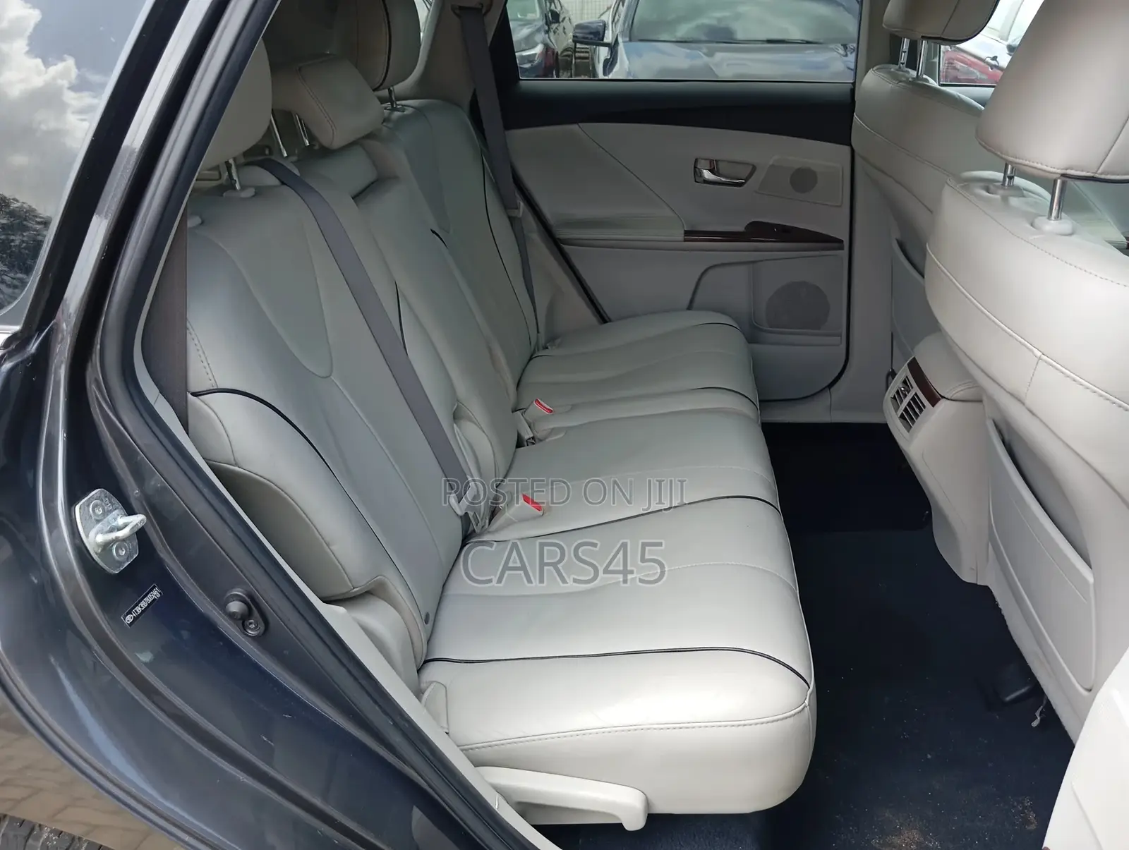 Toyota Venza 2011 Silver
