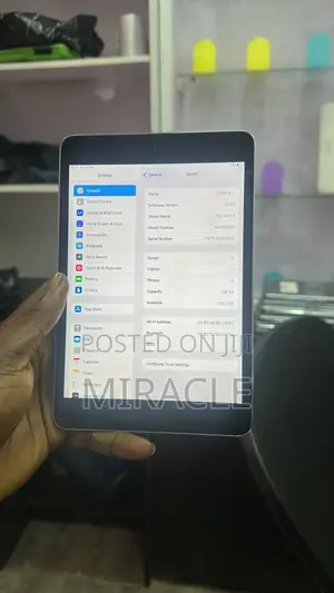Apple iPad mini 4 128 GB Gray