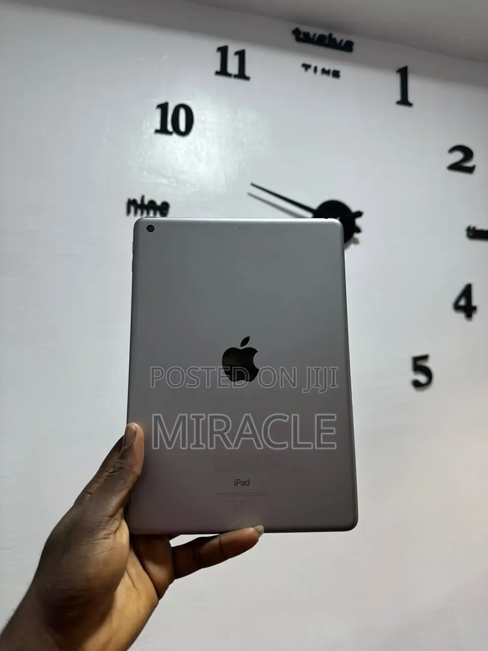 Apple iPad 9.7 128 GB Gray