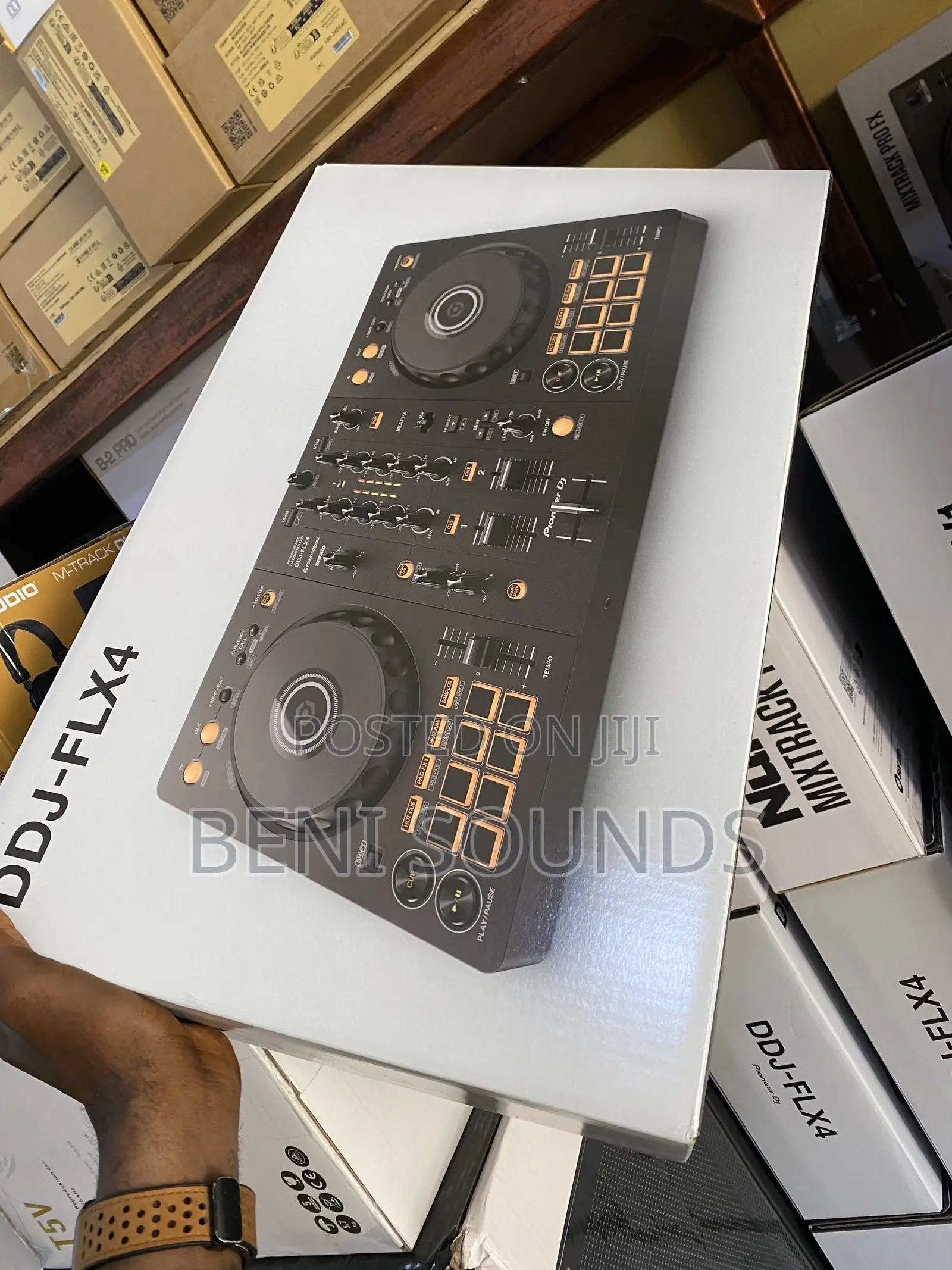 Pioneer DDJ FLX4 Controller