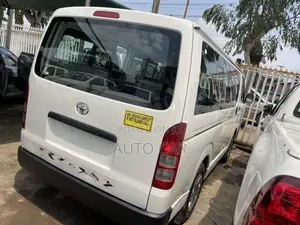 Toyota HiAce 2014 White