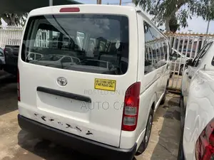 Toyota HiAce 2014 White