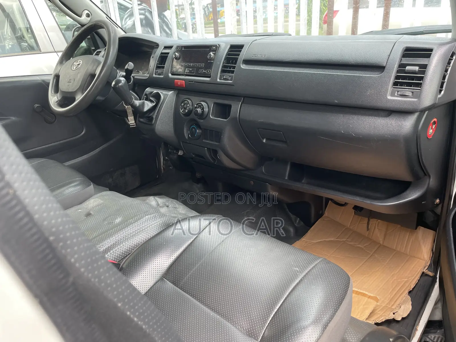 Toyota HiAce 2014 White