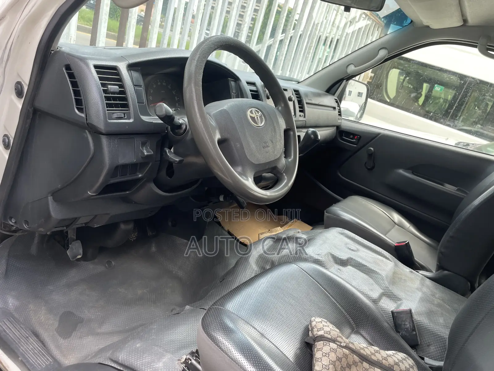 Toyota HiAce 2014 White
