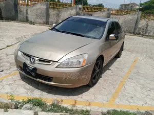 Honda Accord 2004 Gold