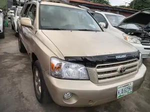 Toyota Highlander 2004 Gold