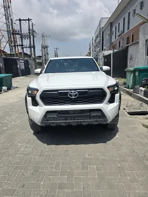 Toyota Tacoma 2024 White
