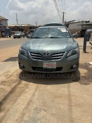 Toyota Camry XLE 4dr Sedan (2.5L 4cyl 6A) 2011 Green