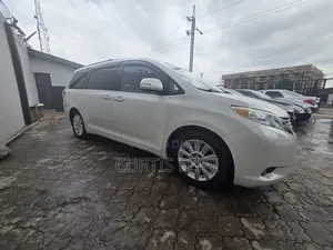 Toyota Sienna Limited AWD 7-Passenger 2013 White