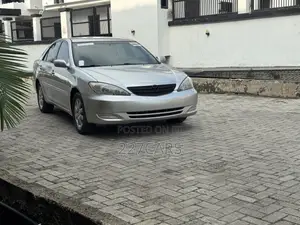 Toyota Camry LE 4dr Sedan (2.4L 4cyl 4A) 2004 Silver