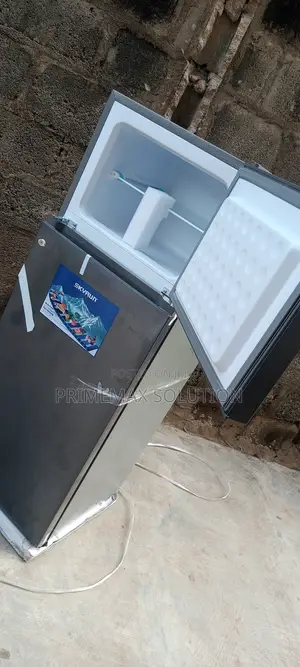 Skyrun 200L Grey Refrigerator for Everyday Storage