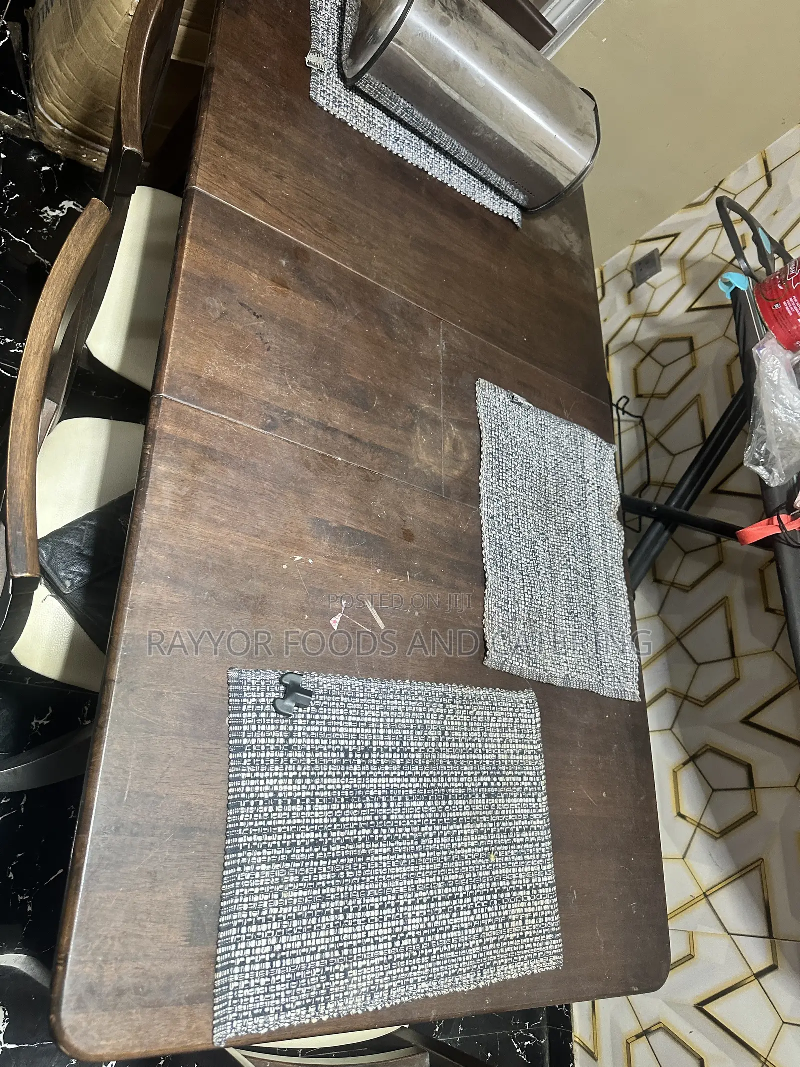 Full Set of Dinning Table With Chairs