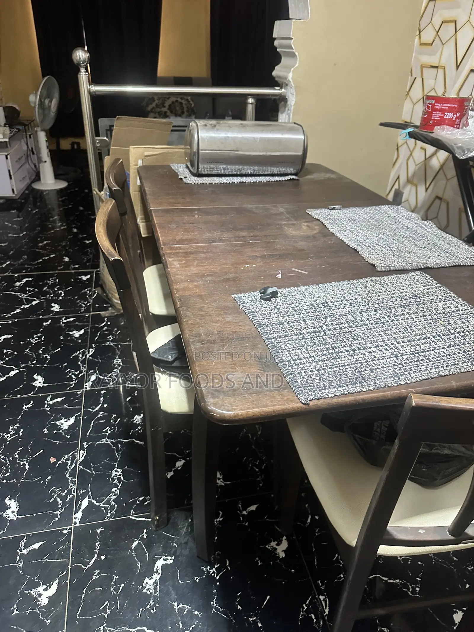 Full Set of Dinning Table With Chairs