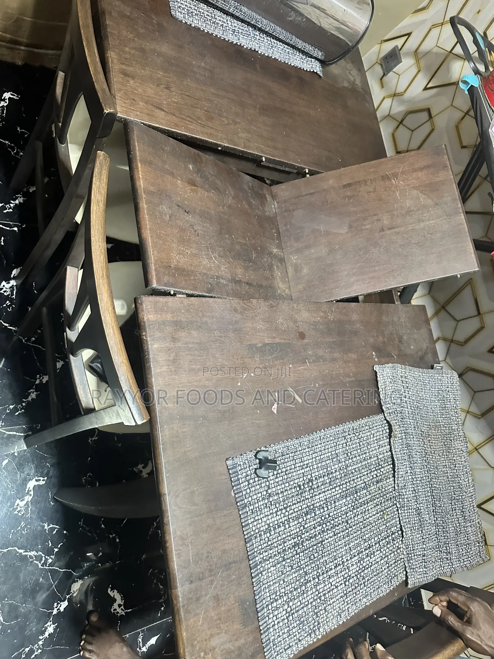 Full Set of Dinning Table With Chairs