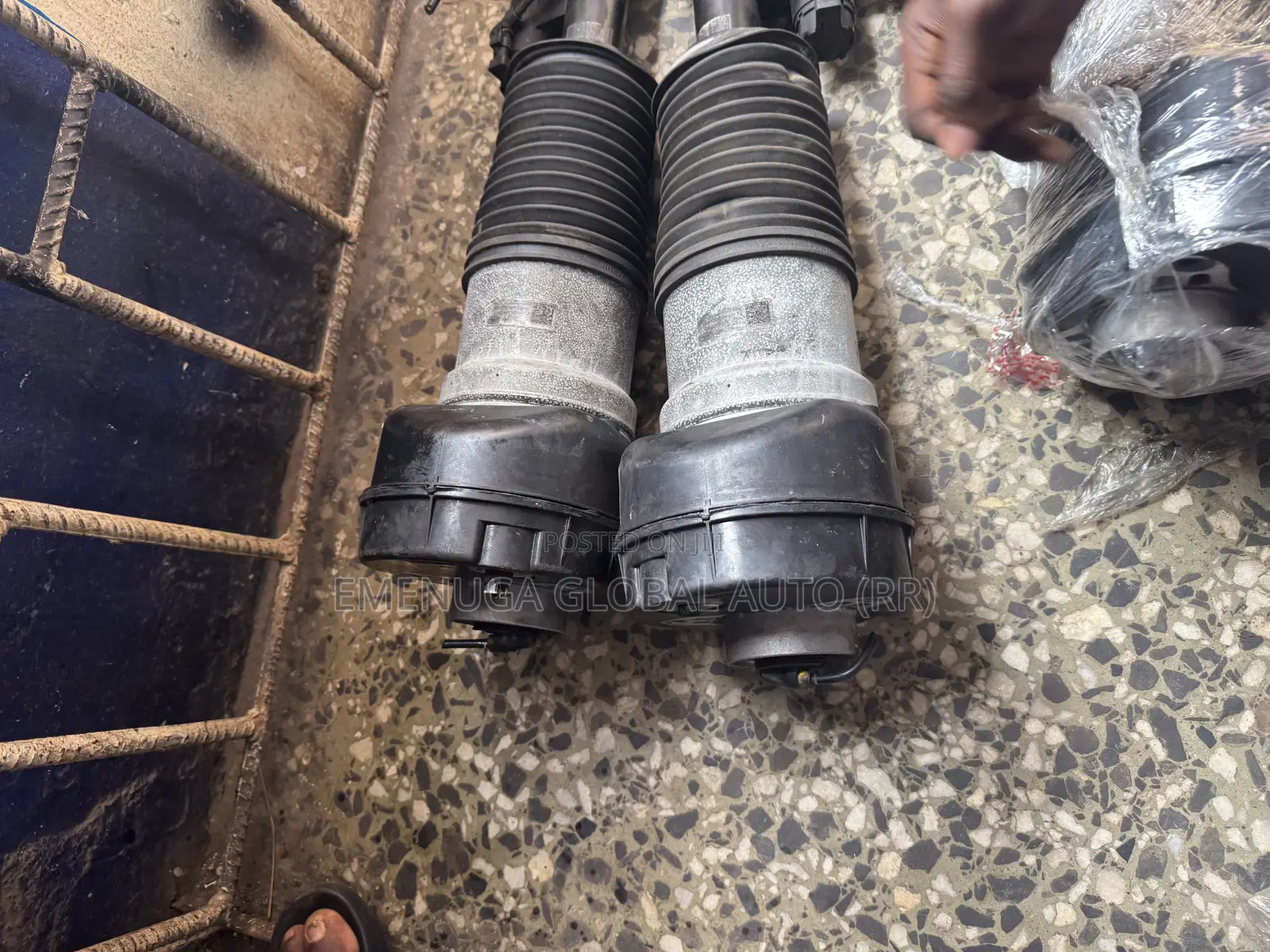 Range Rover Front Shock 2024, 2025